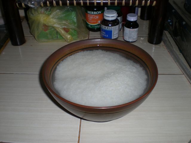 sticky rice soaking